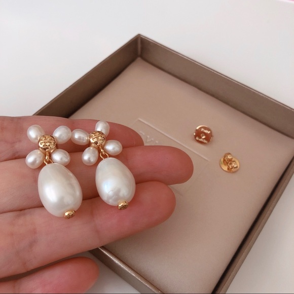 TORY BURCH PEARL CLOVER DROP EARRING - Picture 3 of 6